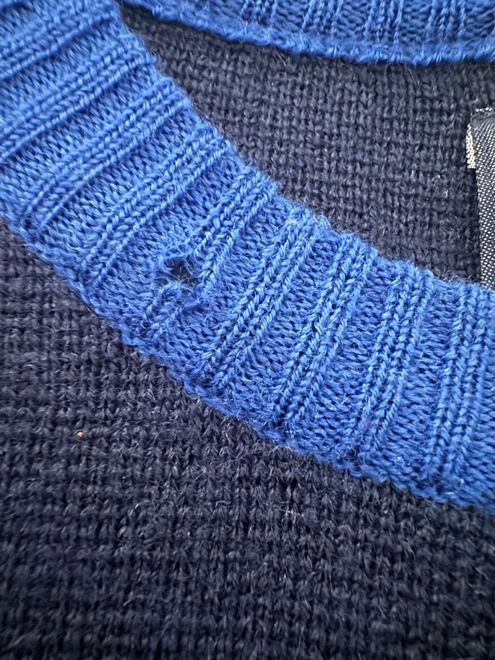 Vintage GAP 100 % merino wool Navy Crewneck Sweater with Blue and Cream Stripes - Picture 5 of 5